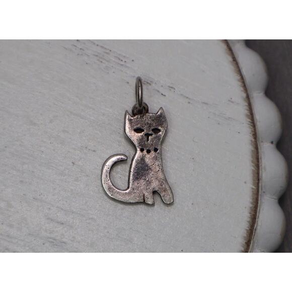 Retired James Avery 925 Silhouette Of Prancing Cat Charm 1.65G / 0.6in - Picture 1 of 4